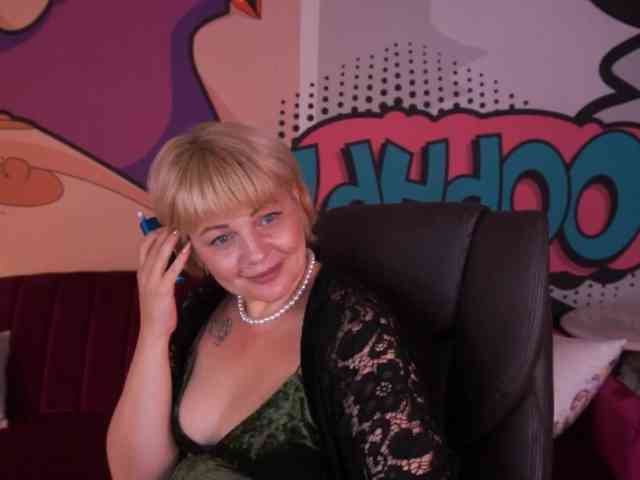 AmiraNight webcam