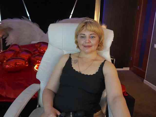 AmiraNight webcam