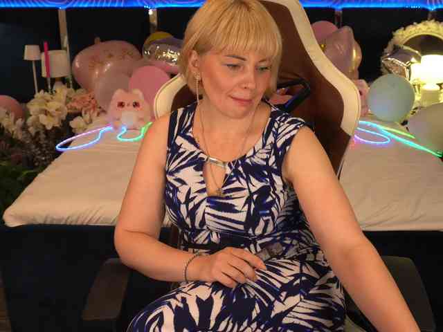 AmiraNight webcam