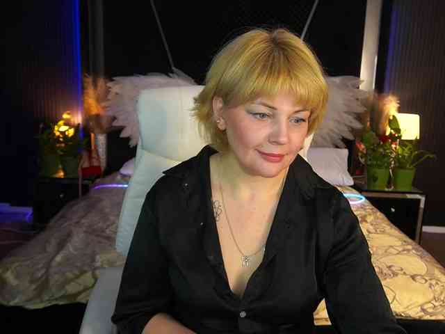 AmiraNight webcam