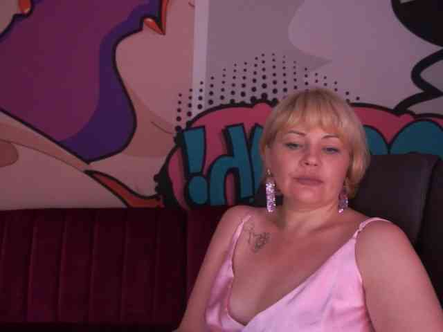 AmiraNight webcam