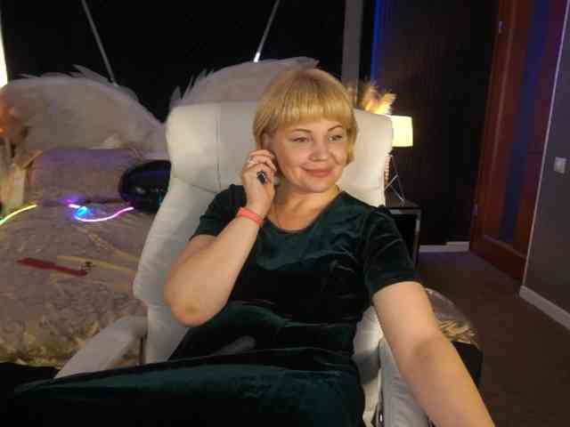 AmiraNight webcam