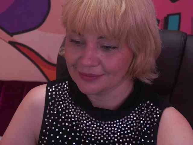 AmiraNight webcam