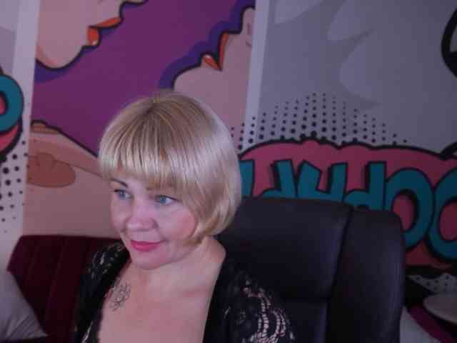 AmiraNight webcam