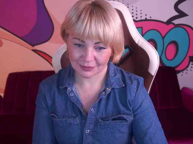 AmiraNight webcam