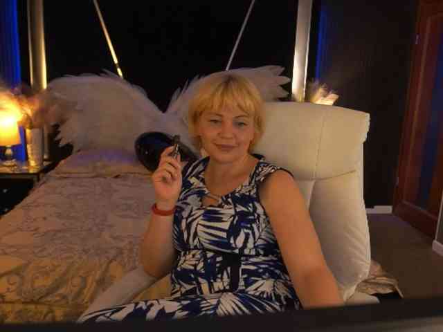 AmiraNight webcam