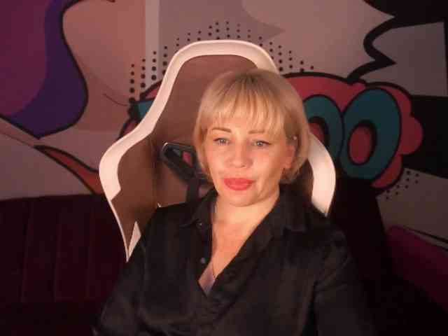 AmiraNight webcam