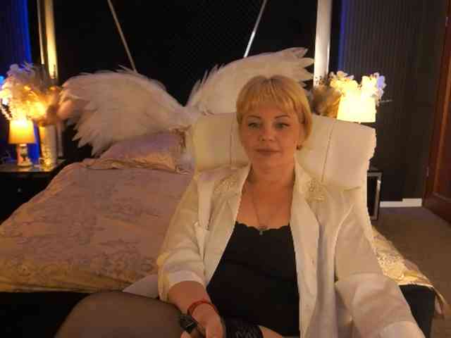 AmiraNight webcam