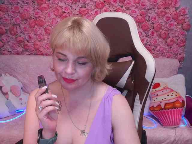 AmiraNight webcam