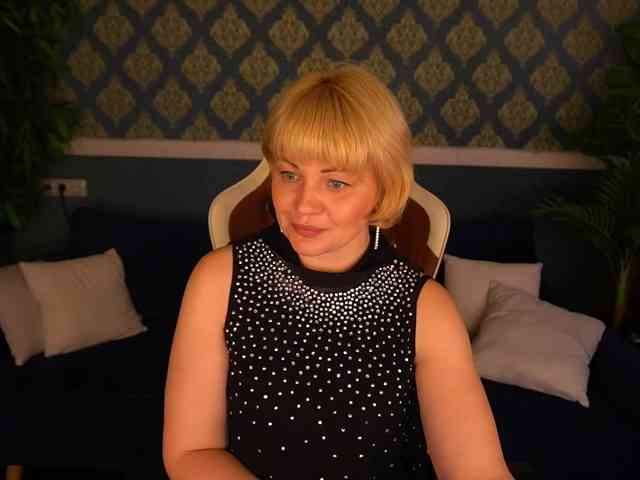 AmiraNight webcam
