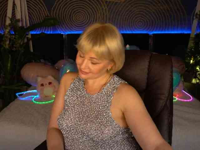 AmiraNight webcam