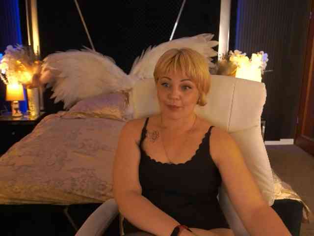 AmiraNight webcam