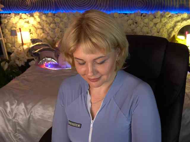 AmiraNight webcam