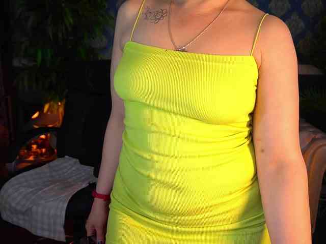 AmiraNight webcam
