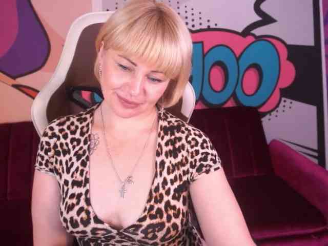 AmiraNight webcam