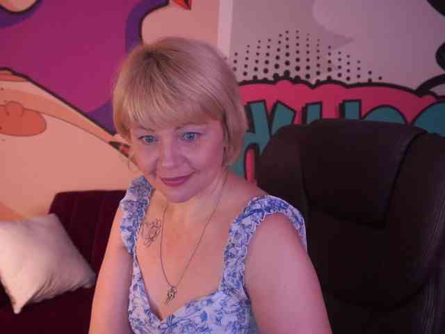 AmiraNight webcam