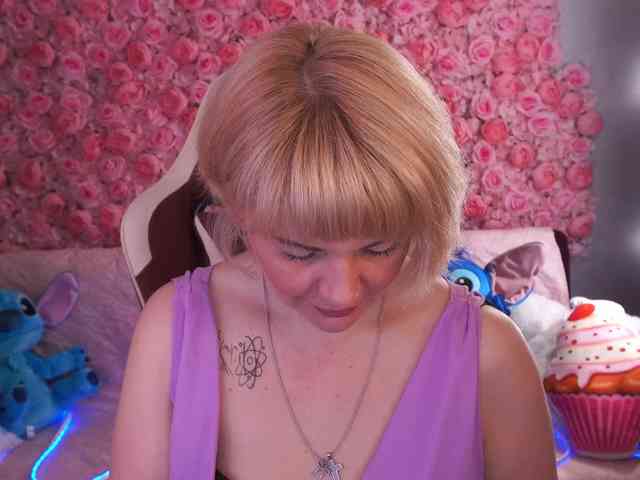 AmiraNight webcam