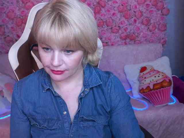 AmiraNight webcam