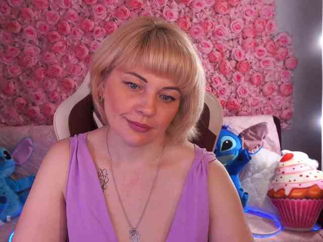 AmiraNight webcam