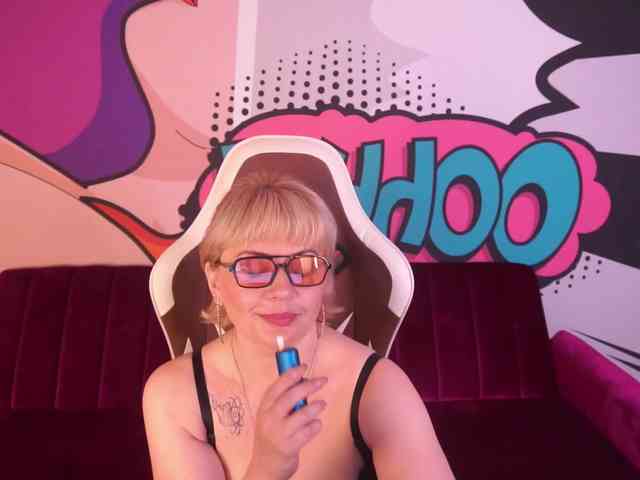 AmiraNight webcam