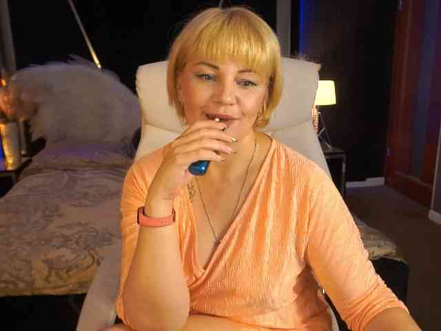 AmiraNight webcam