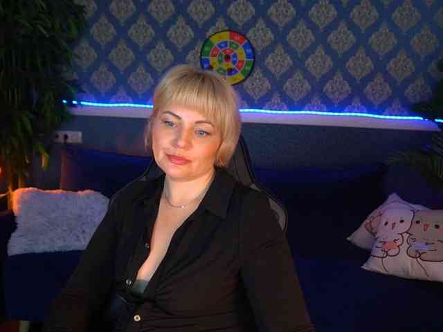 AmiraNight webcam