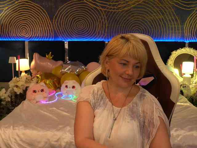 AmiraNight webcam