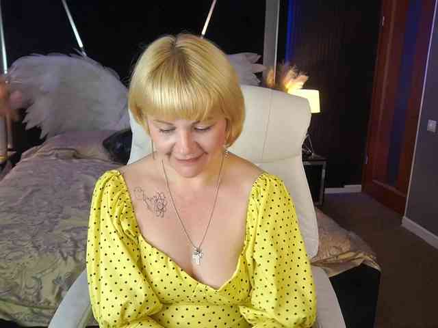 AmiraNight webcam