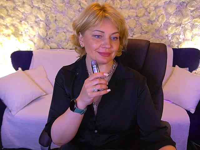AmiraNight webcam