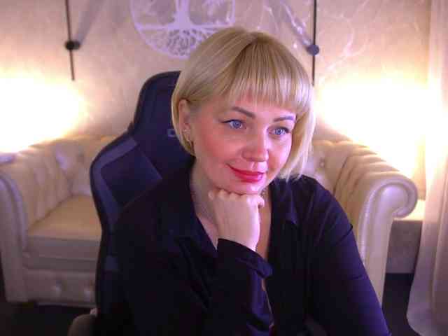 AmiraNight webcam