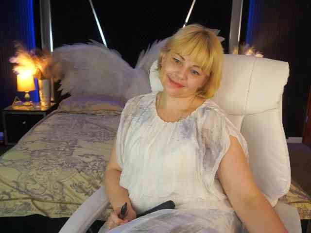 AmiraNight webcam