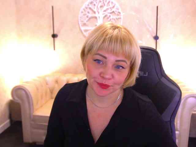 AmiraNight webcam