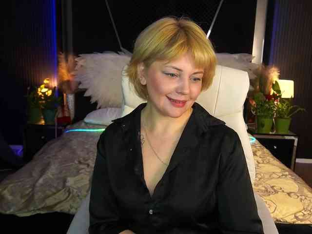 AmiraNight webcam