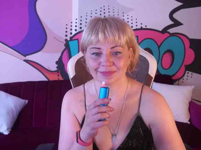 AmiraNight webcam