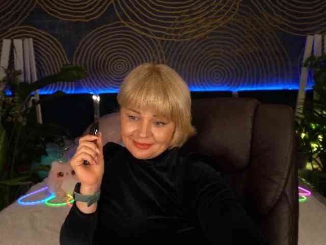 AmiraNight webcam