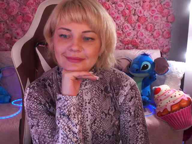 AmiraNight webcam
