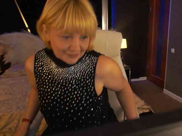 AmiraNight webcam