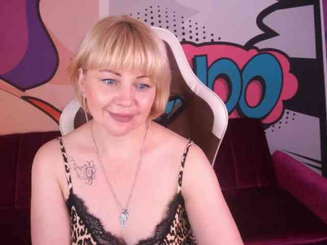AmiraNight webcam