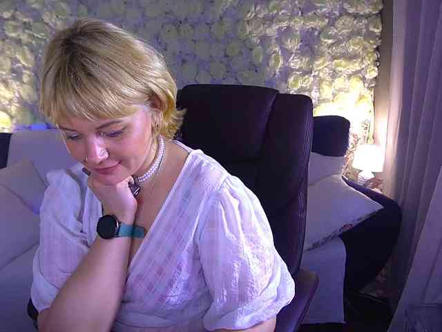AmiraNight webcam