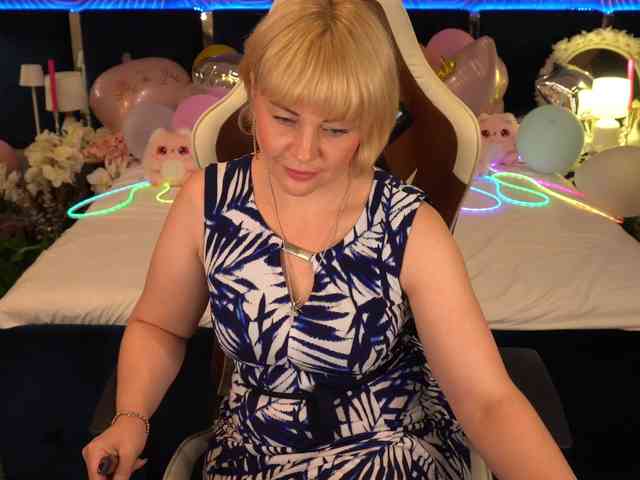 AmiraNight webcam