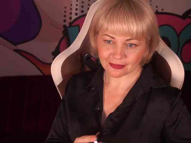 AmiraNight webcam