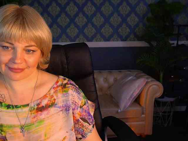 AmiraNight webcam