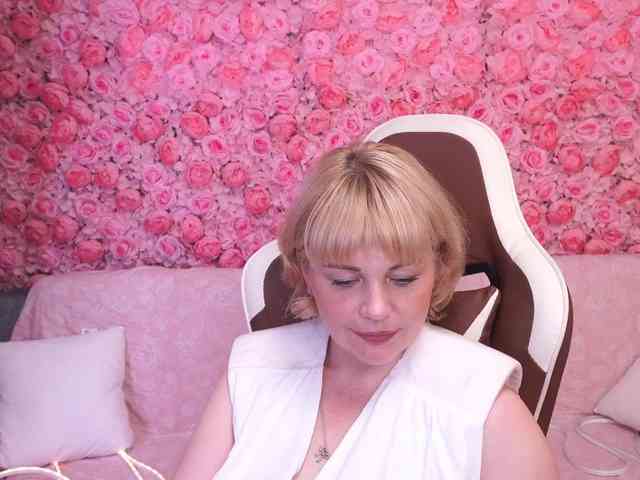 AmiraNight webcam