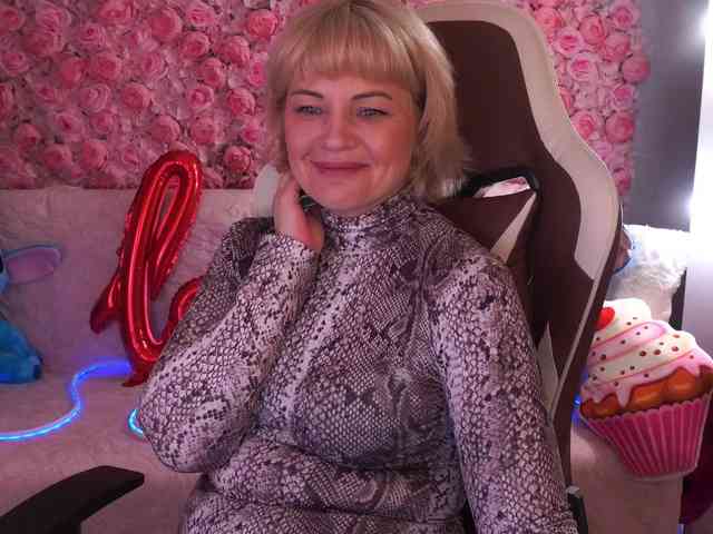 AmiraNight webcam