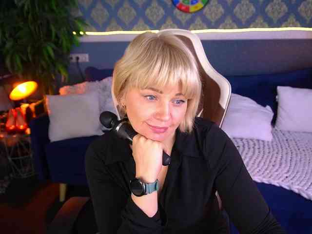 AmiraNight webcam