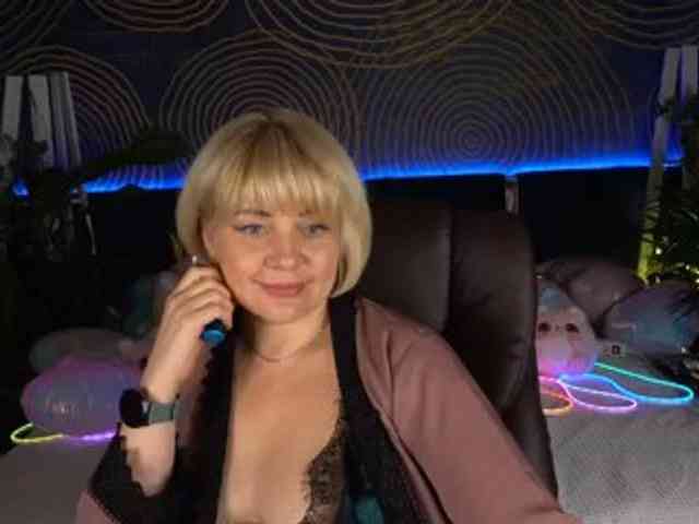 AmiraNight webcam