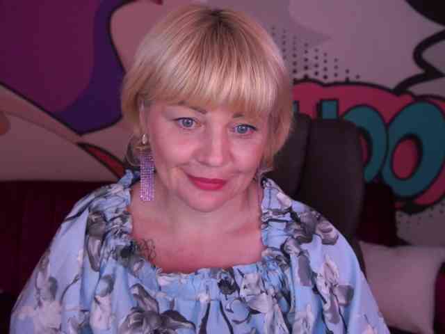 AmiraNight webcam