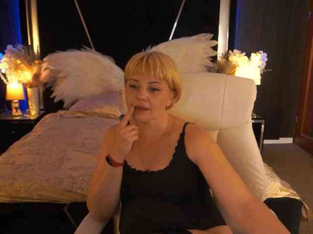 AmiraNight webcam