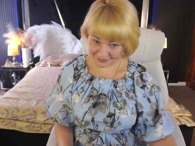 AmiraNight webcam