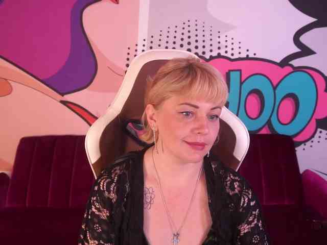 AmiraNight webcam